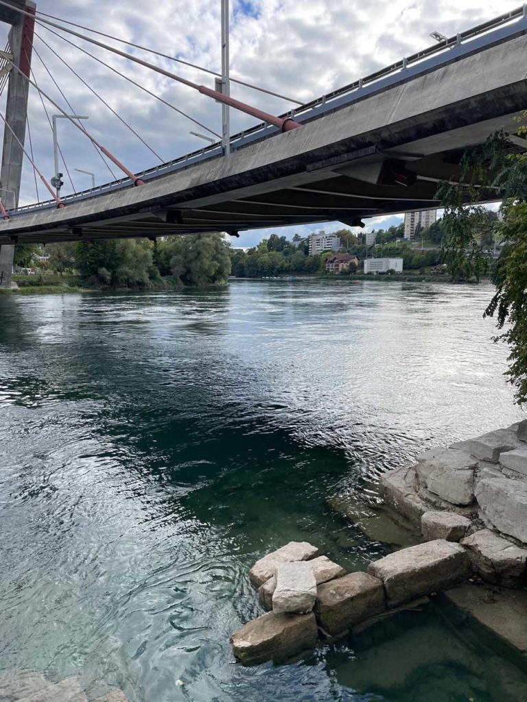 Brücke beim Flusstauchen