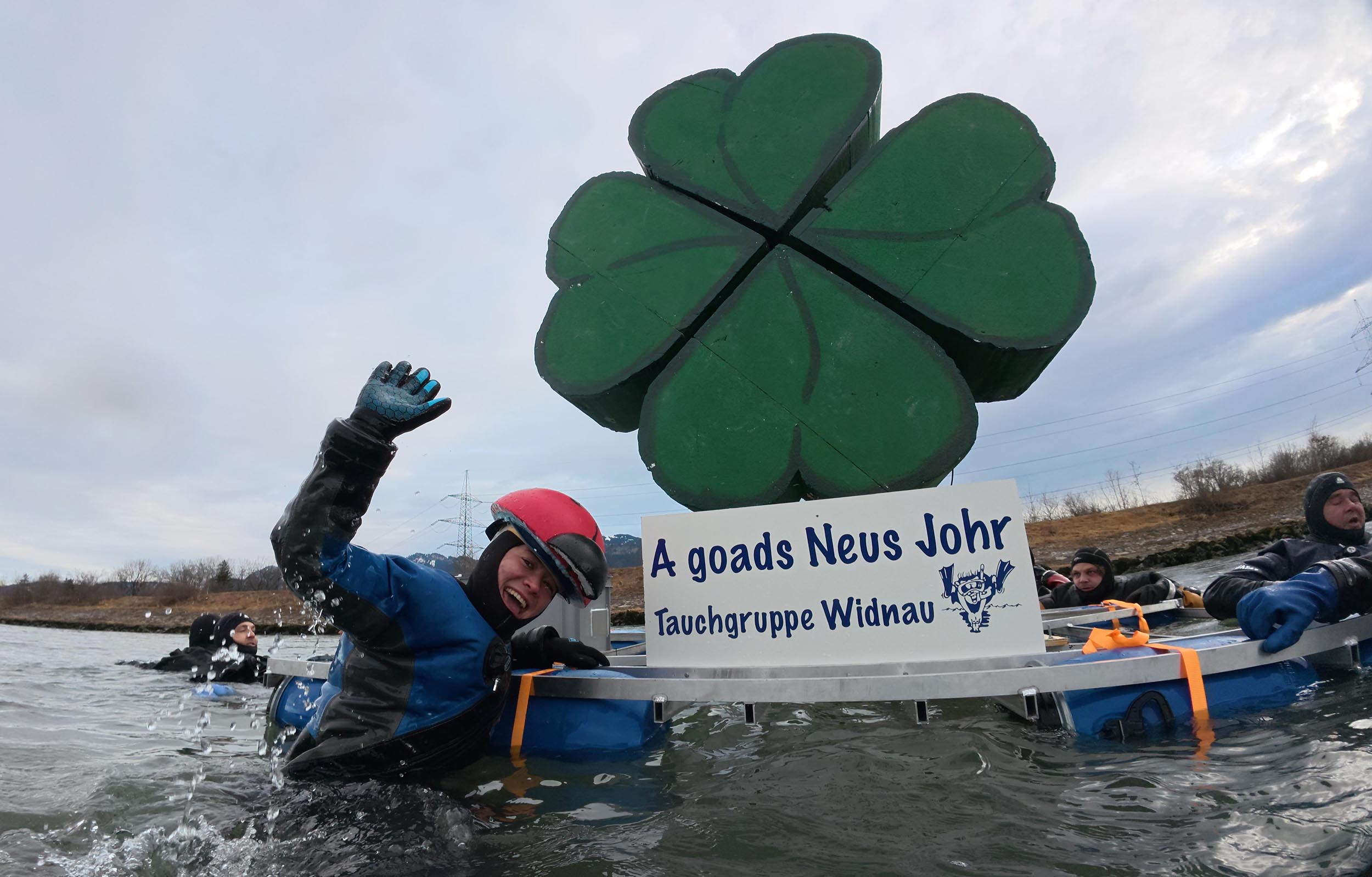 Kleeblatt am Neujahrsschwimmen